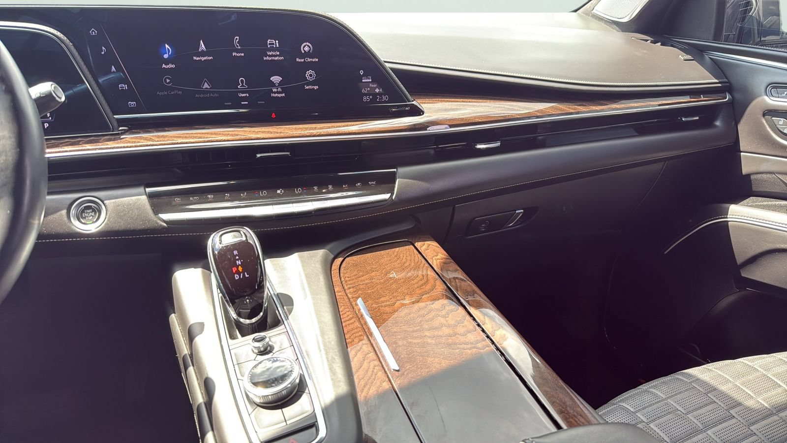 Used 2022 Cadillac Escalade Sport Platinum w/ Heavy-Duty Trailer Package AWD/4WD image 19