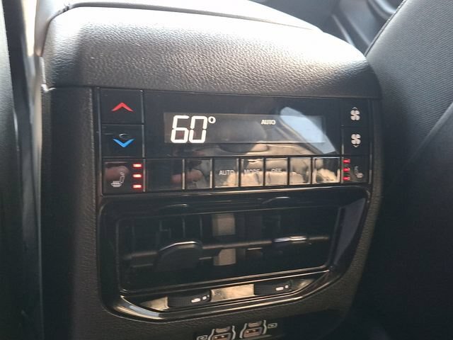 Used 2021 Jeep Grand Cherokee L Limited AWD/4WD image 12