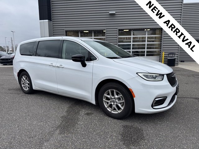 Used 2024 Chrysler Pacifica Touring-L