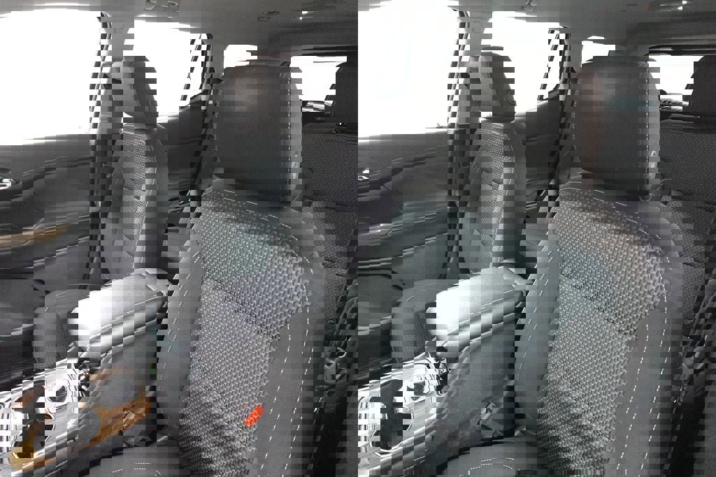 Used 2023 GMC Acadia SLE image 11