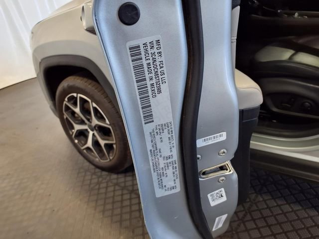 Used 2025 Jeep Compass Limited image 28