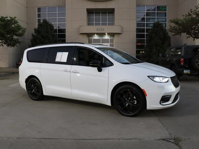 Used 2024 Chrysler Pacifica Touring-L w/ S Appearance Package