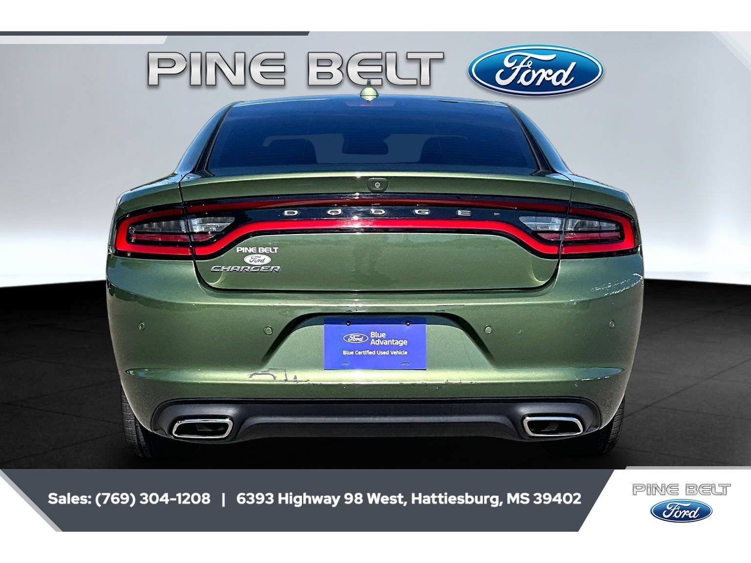 Used 2022 Dodge Charger SXT w/ Plus Group RWD image 4