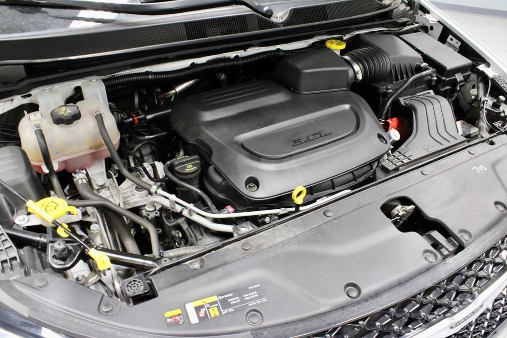 Used 2024 Chrysler Pacifica Touring-L FWD image 15