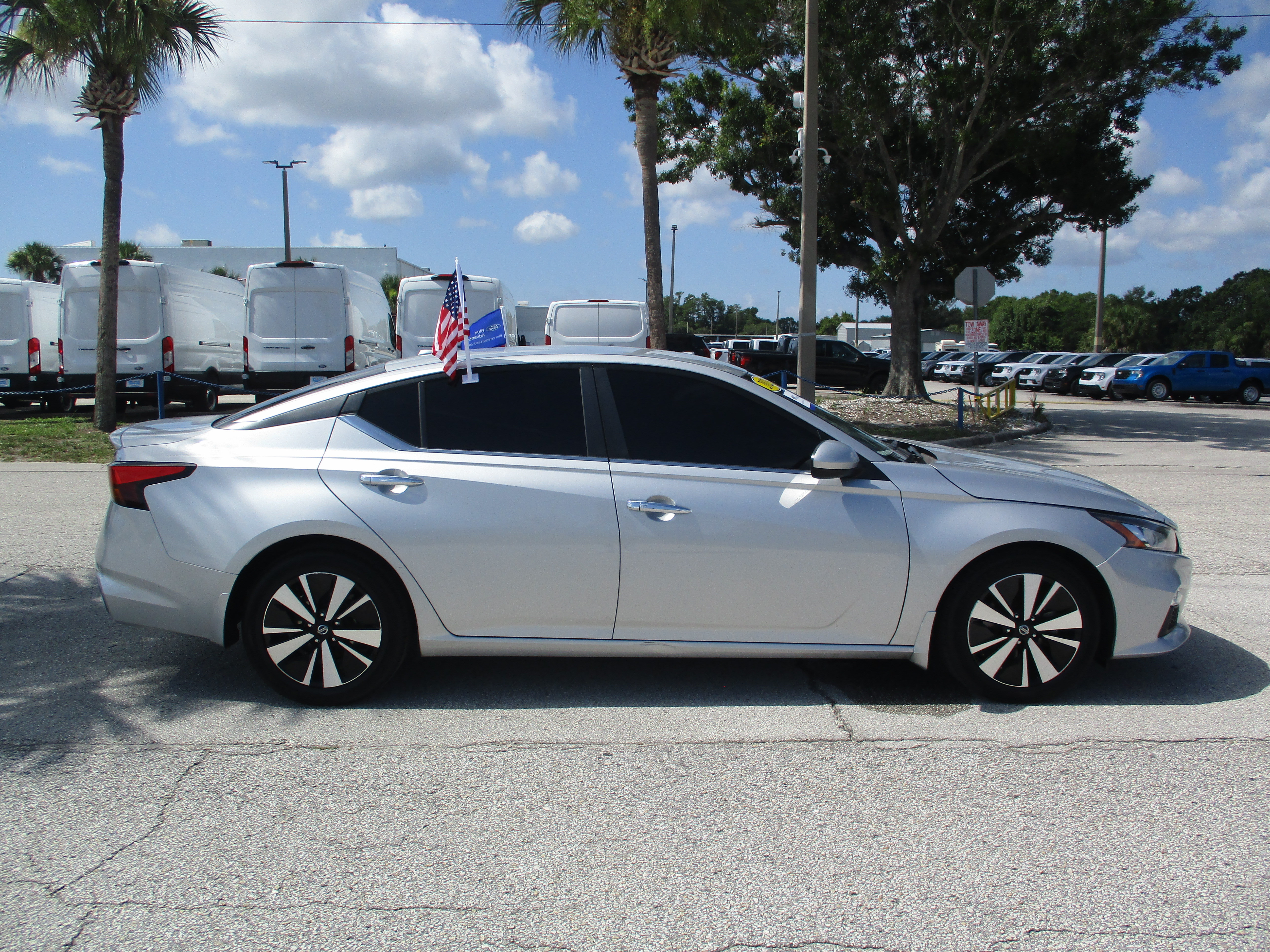 Used 2022 Nissan Altima 2.5 SV FWD image 8