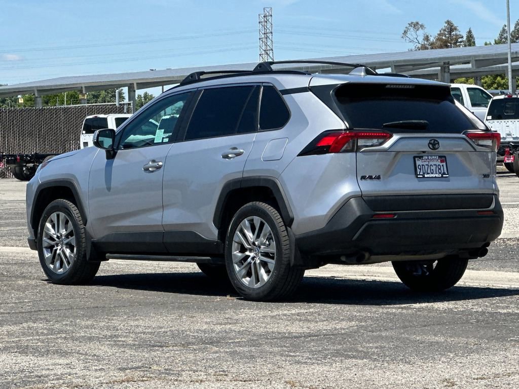 Used 2022 Toyota RAV4 XLE Premium FWD image 3