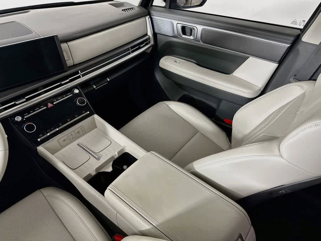 Used 2025 Hyundai Santa Fe SEL FWD image 11