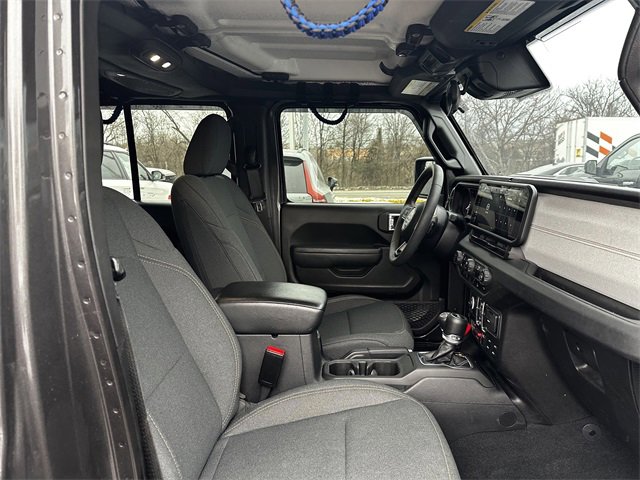 Used 2024 Jeep Wrangler Unlimited image 33