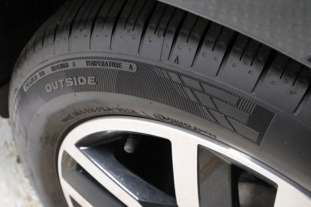 Used 2025 Volkswagen Jetta SE image 19