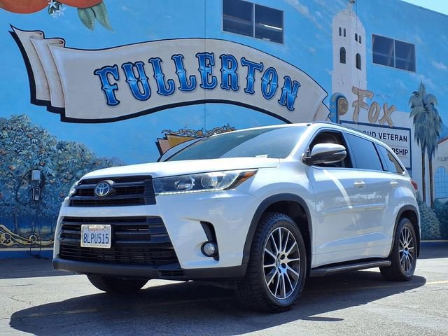 Used 2018 Toyota Highlander SE w/ Carpet Mat Package (TMS)
