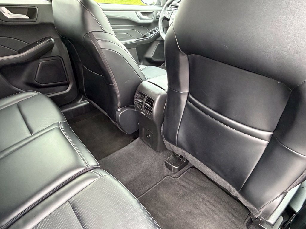 Certified 2025 Ford Escape Platinum AWD/4WD image 39