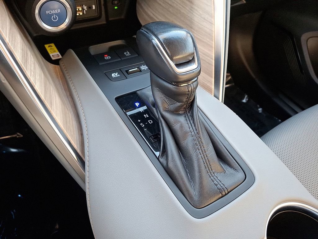 Used 2021 Toyota Venza XLE image 13