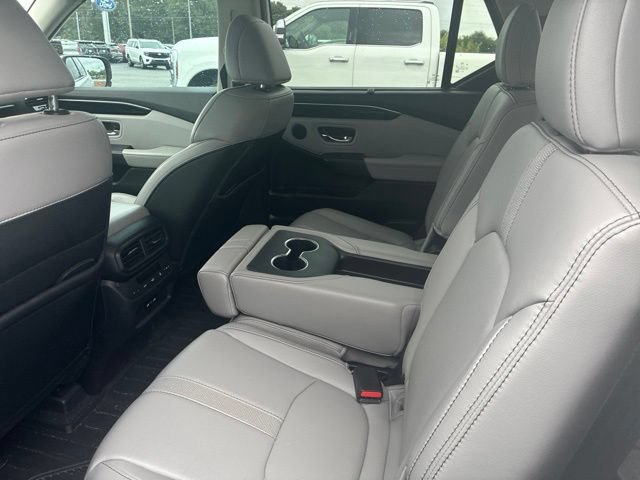 Used 2024 Honda Pilot Touring image 7