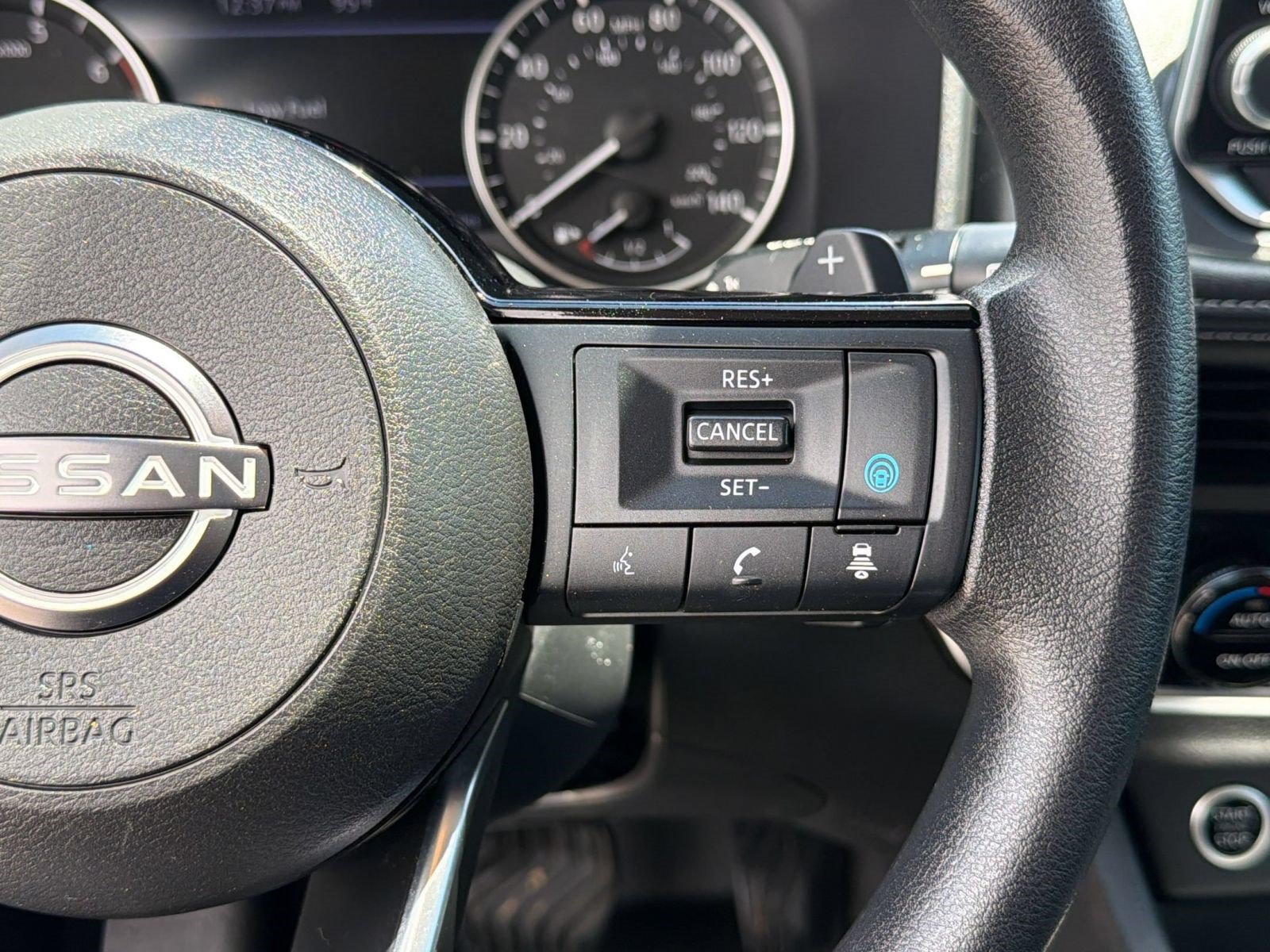Used 2023 Nissan Rogue SV FWD image 17