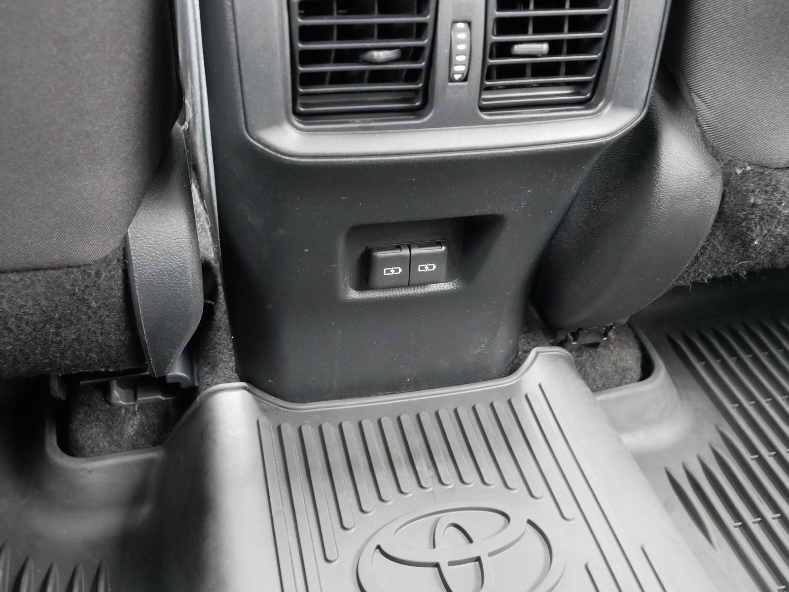 Used 2024 Toyota RAV4 SE w/ Convenience Package AWD/4WD image 23