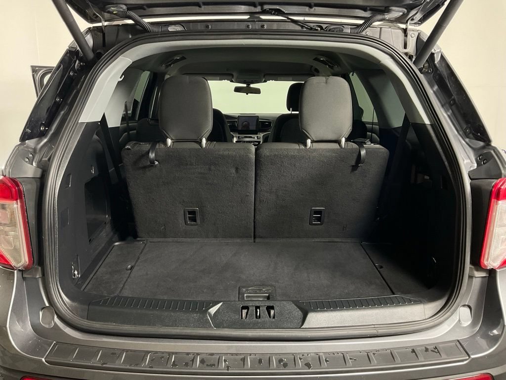 Certified 2022 Ford Explorer XLT RWD image 11