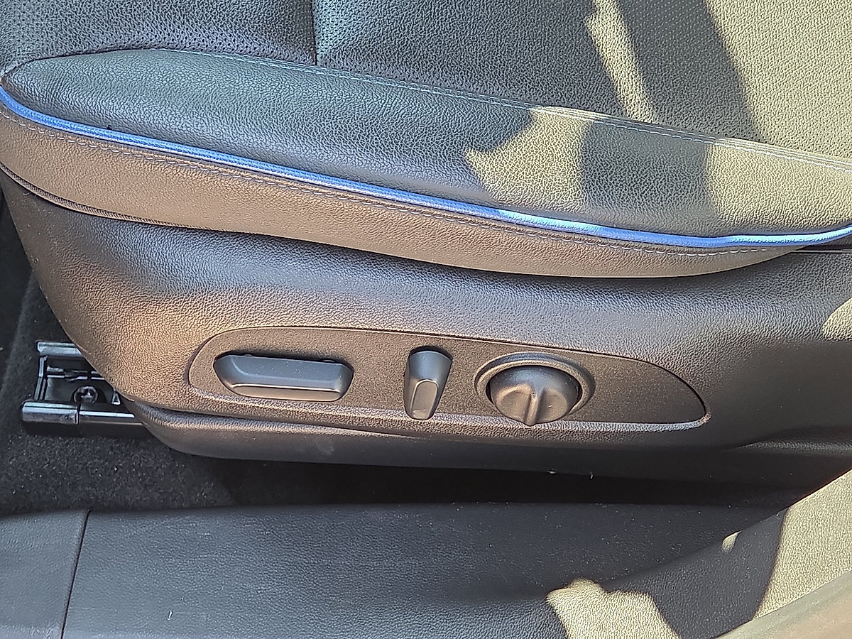 Used 2025 Buick Encore GX Sport Touring w/ Comfort Package FWD image 22