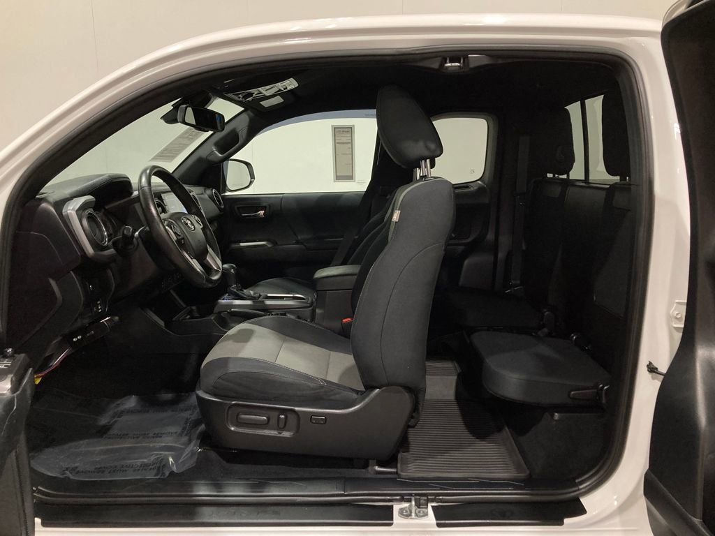 Used 2022 Toyota Tacoma TRD Off-Road image 16