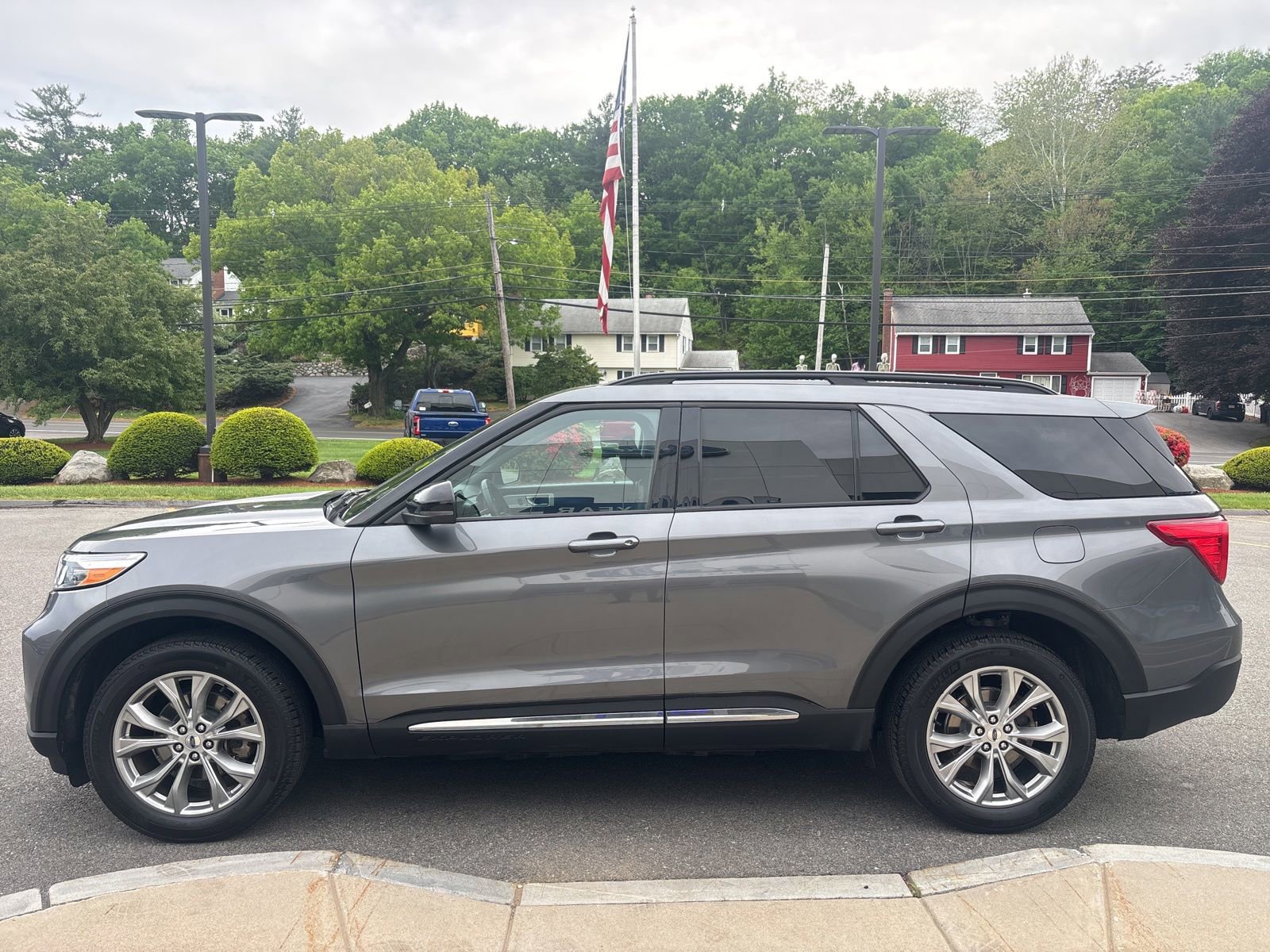 Certified 2023 Ford Explorer XLT w/ Equipment Group 202A AWD/4WD image 6