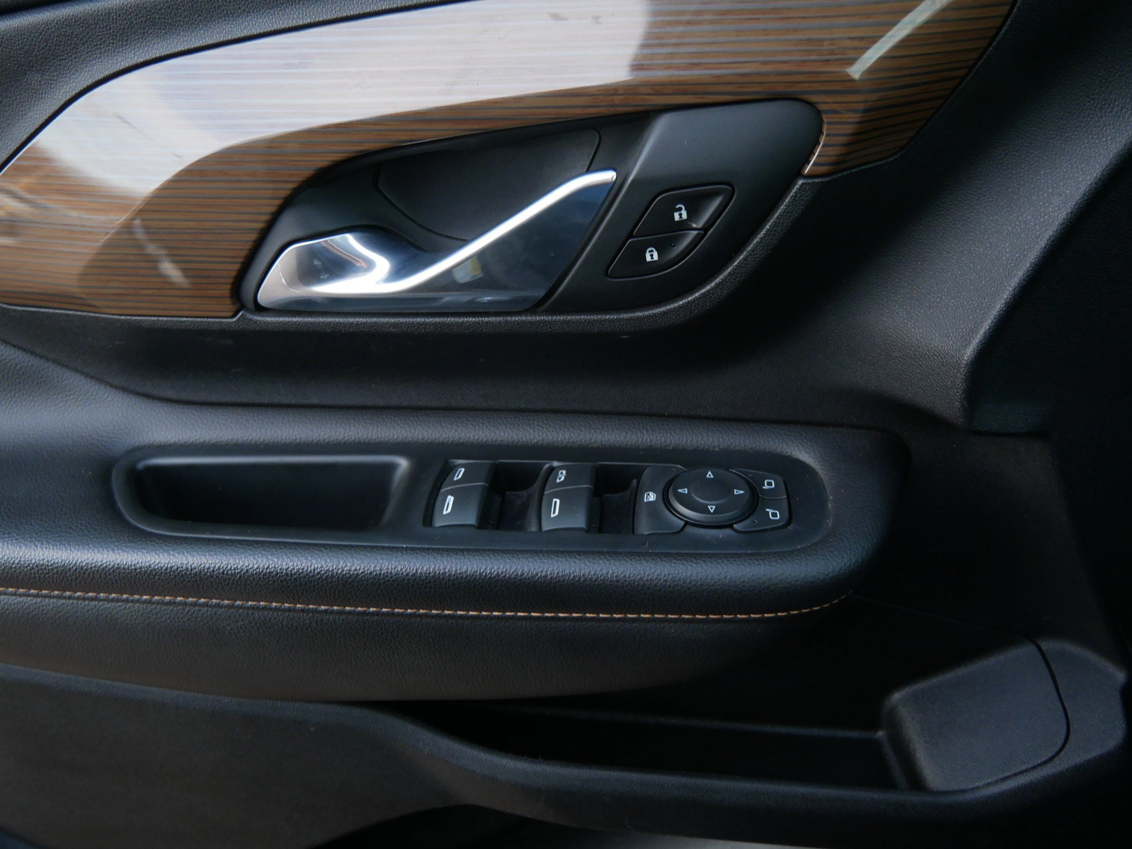 Used 2018 GMC Terrain SLE w/ Driver Convenience Package image 27