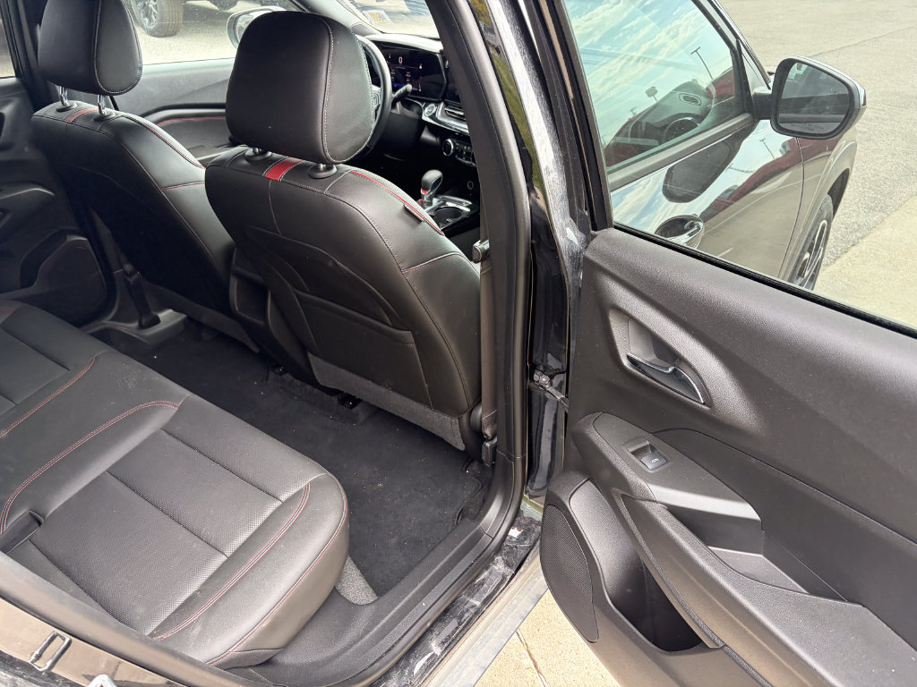 Used 2024 Chevrolet Trax RS w/ Sunroof Package FWD image 15