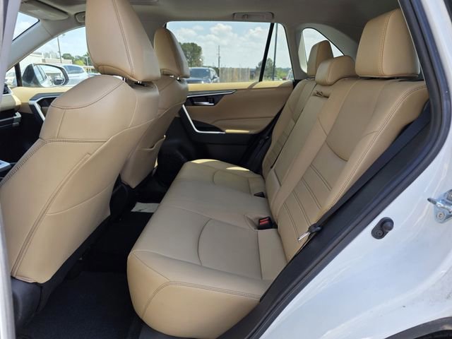 Used 2021 Toyota RAV4 XLE Premium image 16