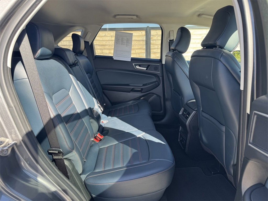 Certified 2022 Ford Edge SEL w/ Sport Appearance Package image 12