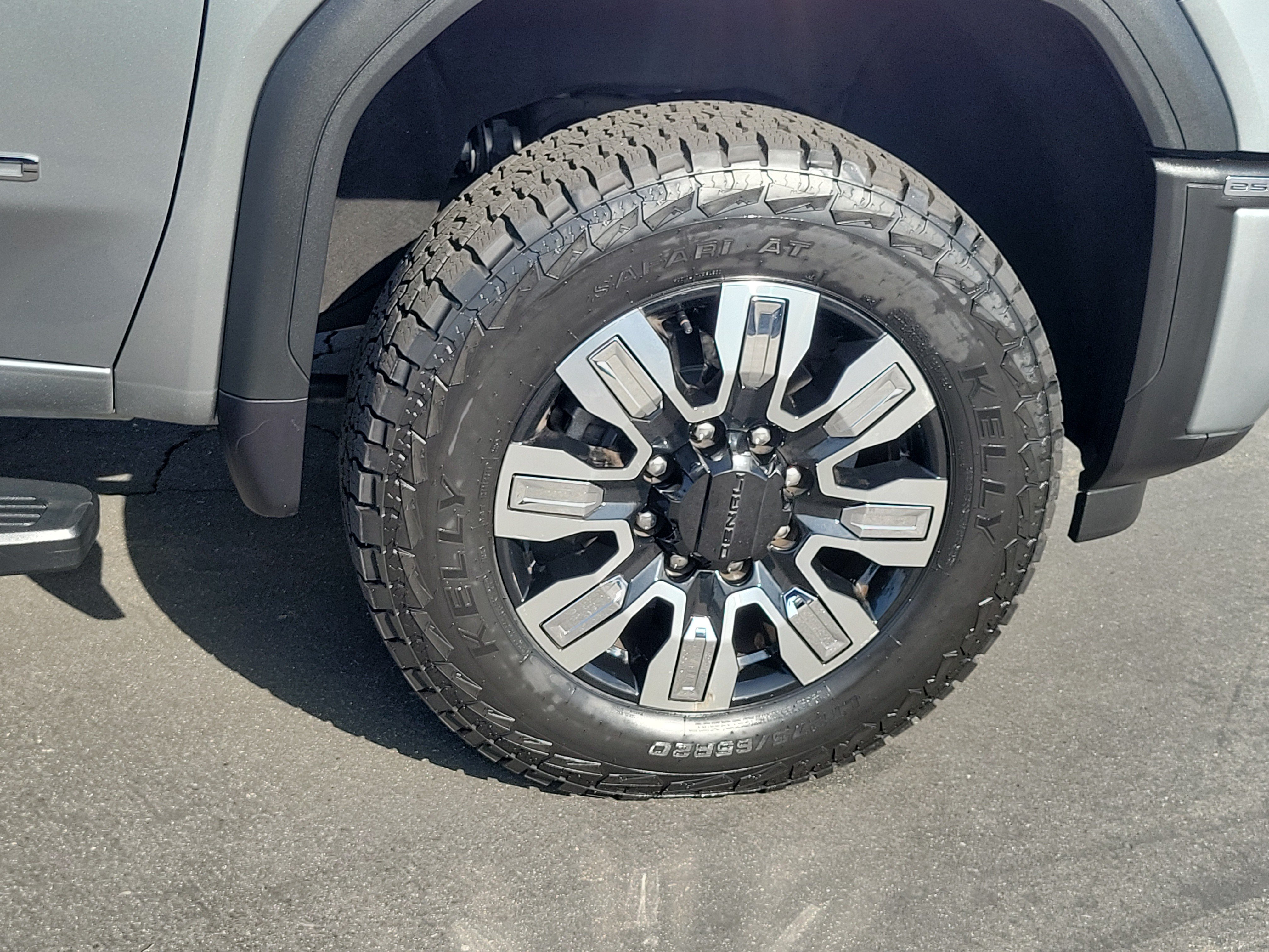 Used 2024 GMC Sierra 2500 Denali w/ Denali Reserve Package AWD/4WD image 16