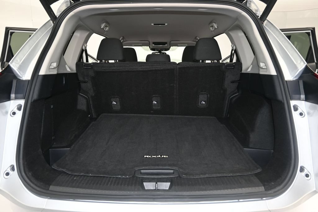 Used 2025 Nissan Rogue SV FWD image 11