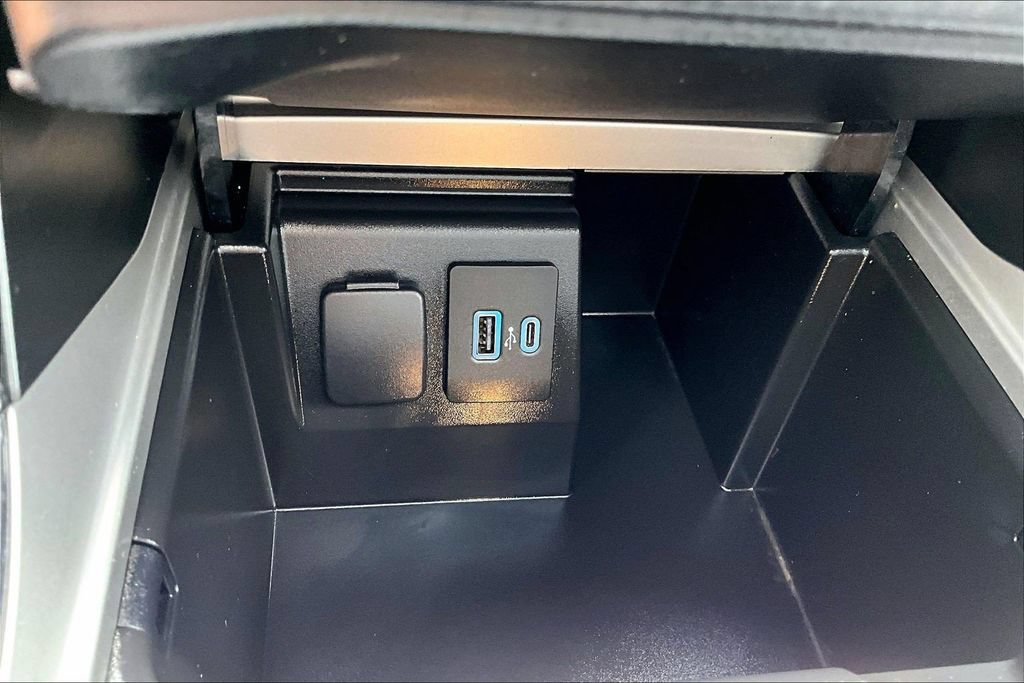 Certified 2022 Ford Explorer XLT w/ Equipment Group 202A AWD/4WD image 28