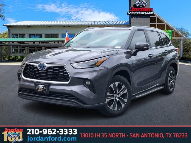 Used 2023 Toyota Highlander XLE FWD image 1