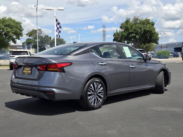 Used 2024 Nissan Altima 2.5 SV FWD image 4