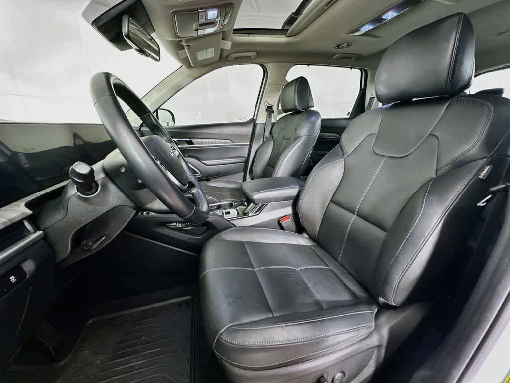 Used 2024 Kia Telluride EX w/ EX Captain's Chair Package FWD image 11
