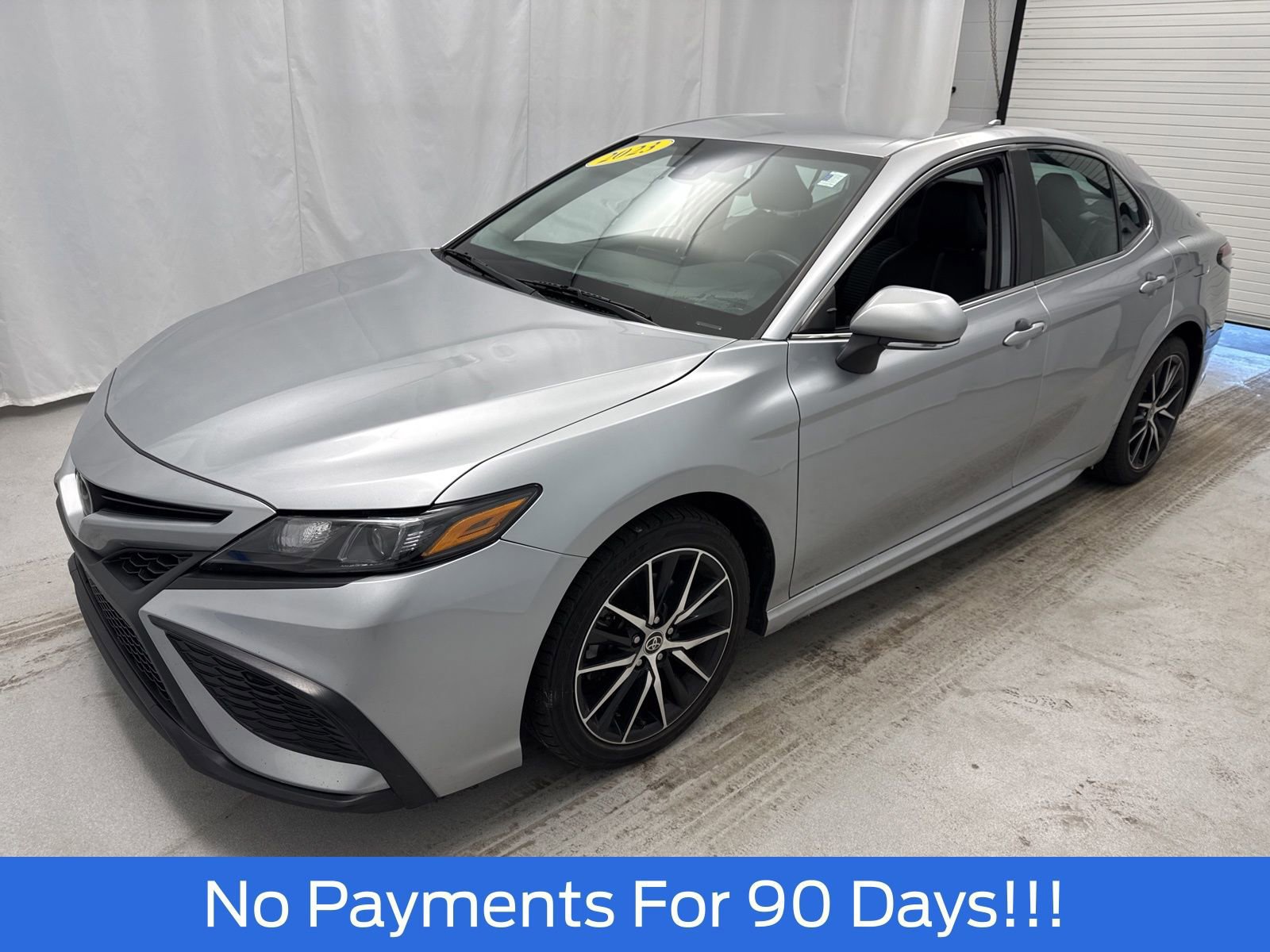 Used 2023 Toyota Camry SE image 5