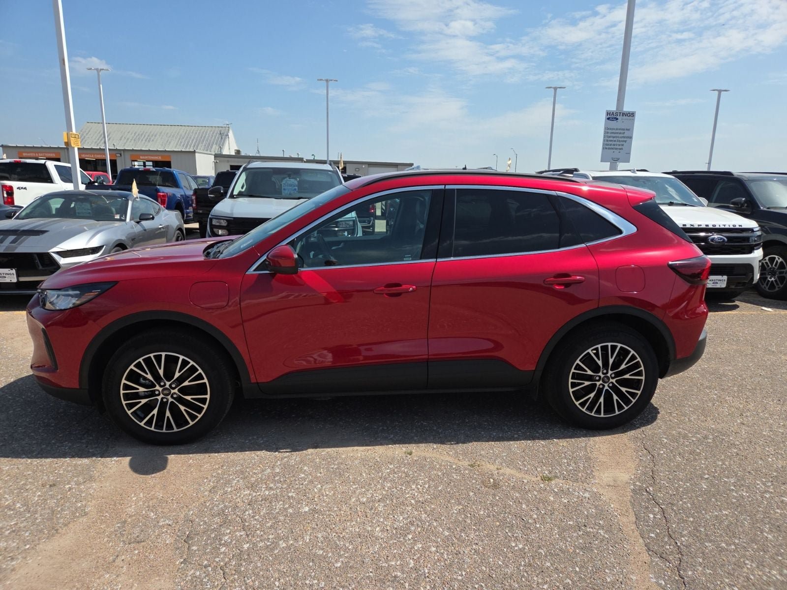 Certified 2025 Ford Escape SE w/ Class II Trailer Tow Package FWD image 6