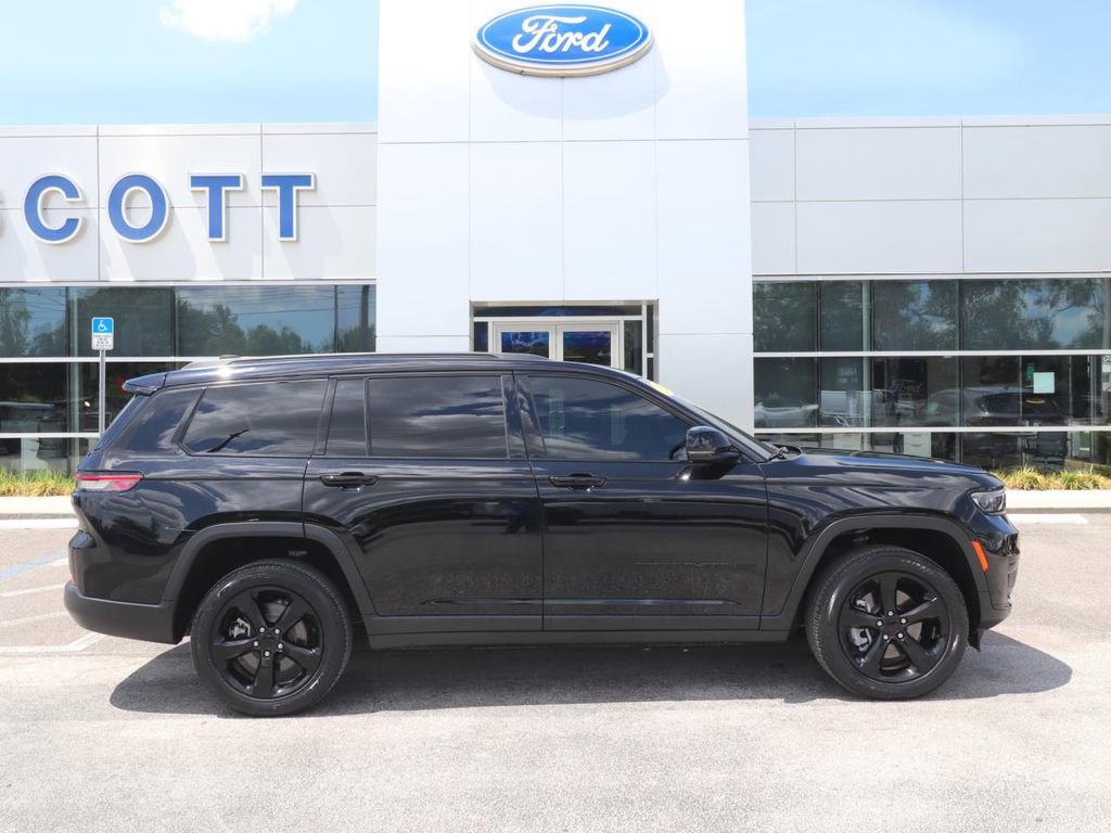 Used 2023 Jeep Grand Cherokee L Laredo RWD image 18