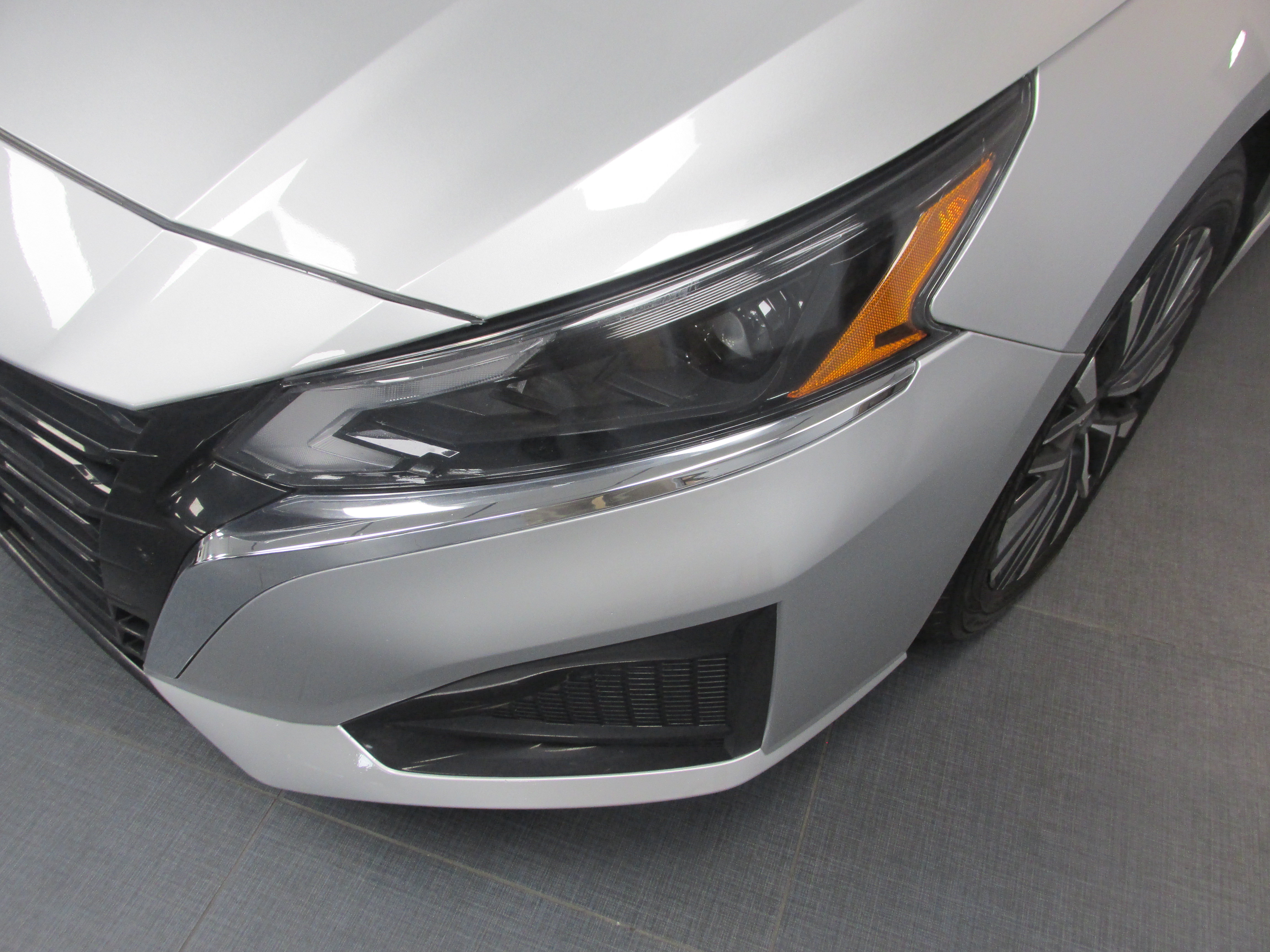 Used 2024 Nissan Altima 2.5 SV FWD image 9