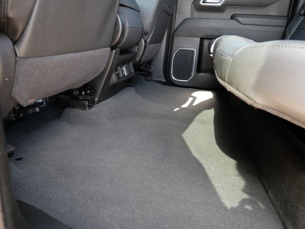 Used 2025 GMC Sierra 1500 SLT image 15