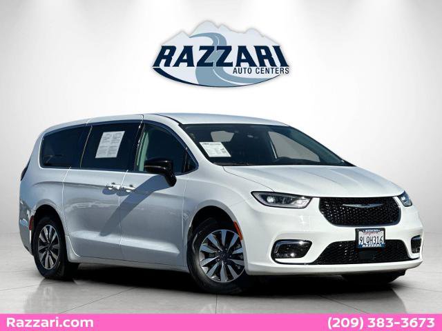 Used 2024 Chrysler Pacifica Limited