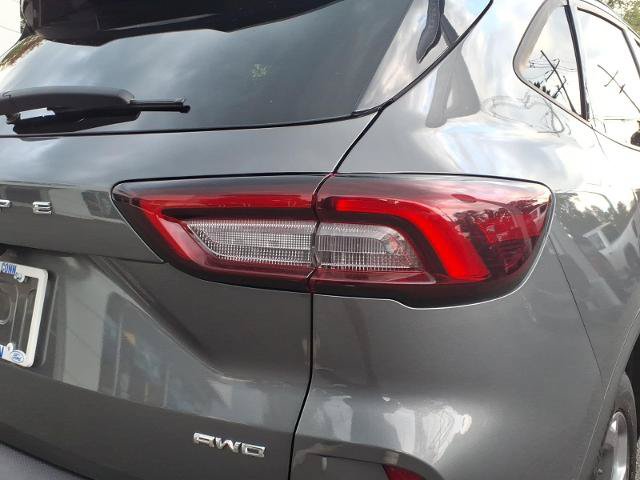 Certified 2025 Ford Escape ST-Line Select AWD/4WD image 15