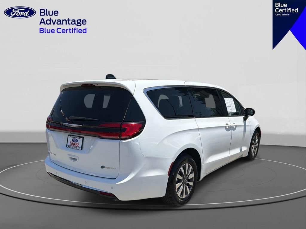 Used 2024 Chrysler Pacifica Limited FWD image 5