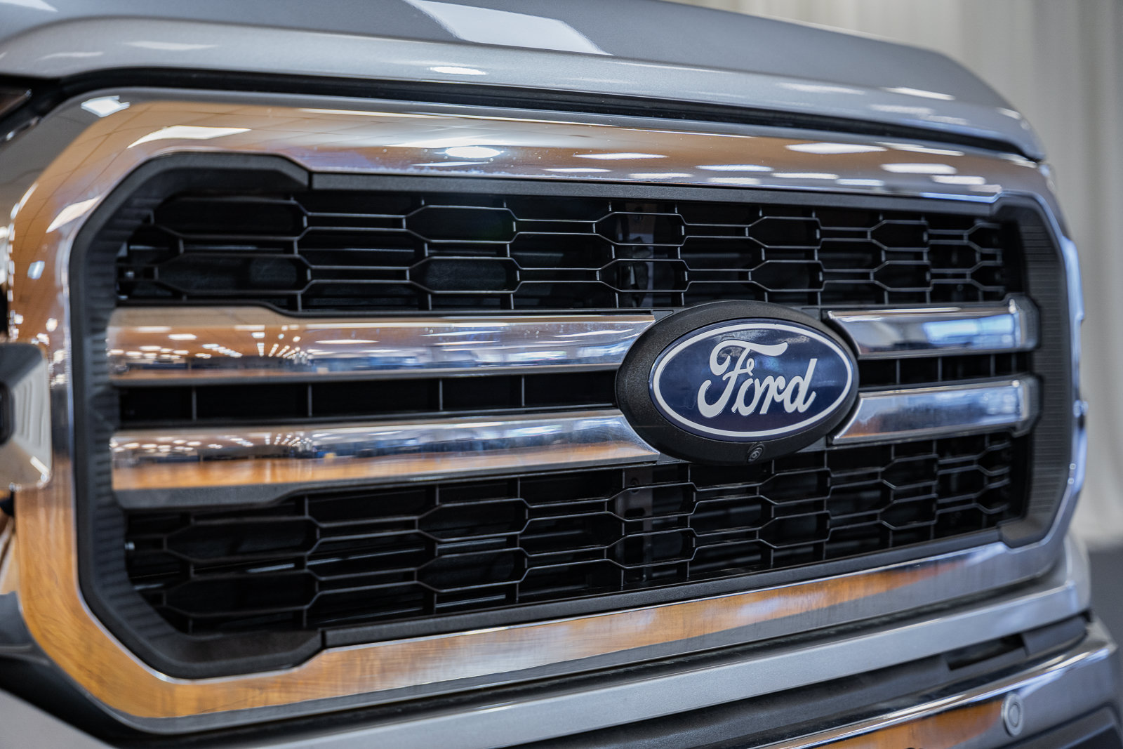 Certified 2025 Ford F150 Lariat w/ Bed Utility Package AWD/4WD image 9