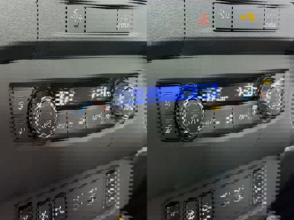 Used 2024 Nissan Frontier SV w/ Technology Package image 19