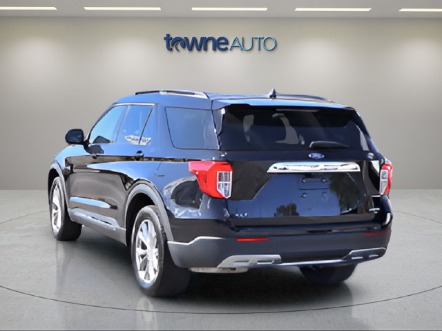 Certified 2023 Ford Explorer XLT w/ Equipment Group 202A AWD/4WD image 3