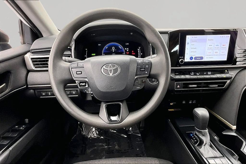 Used 2025 Toyota Camry LE FWD image 5