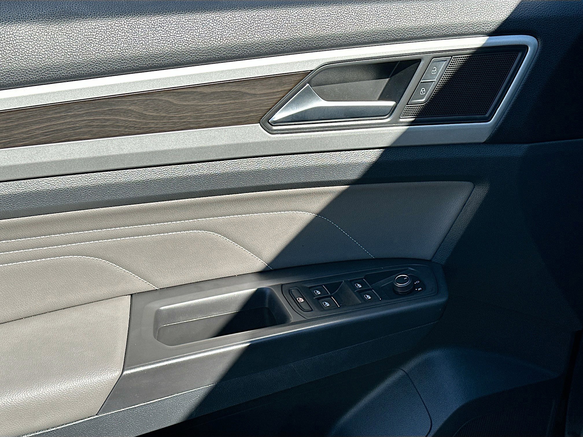 Used 2023 Volkswagen Atlas SE image 17