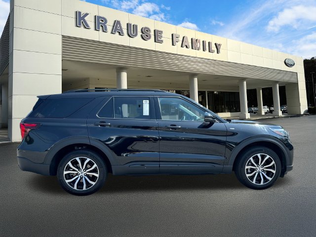 Certified 2025 Ford Explorer ST-Line AWD/4WD image 9