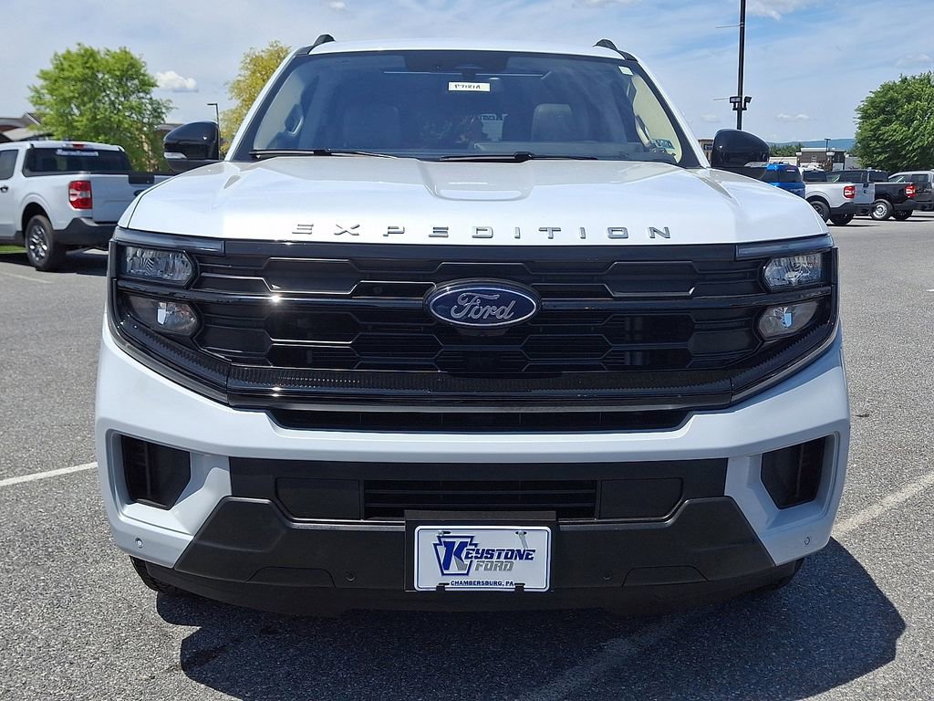 Certified 2025 Ford Expedition Active AWD/4WD image 2