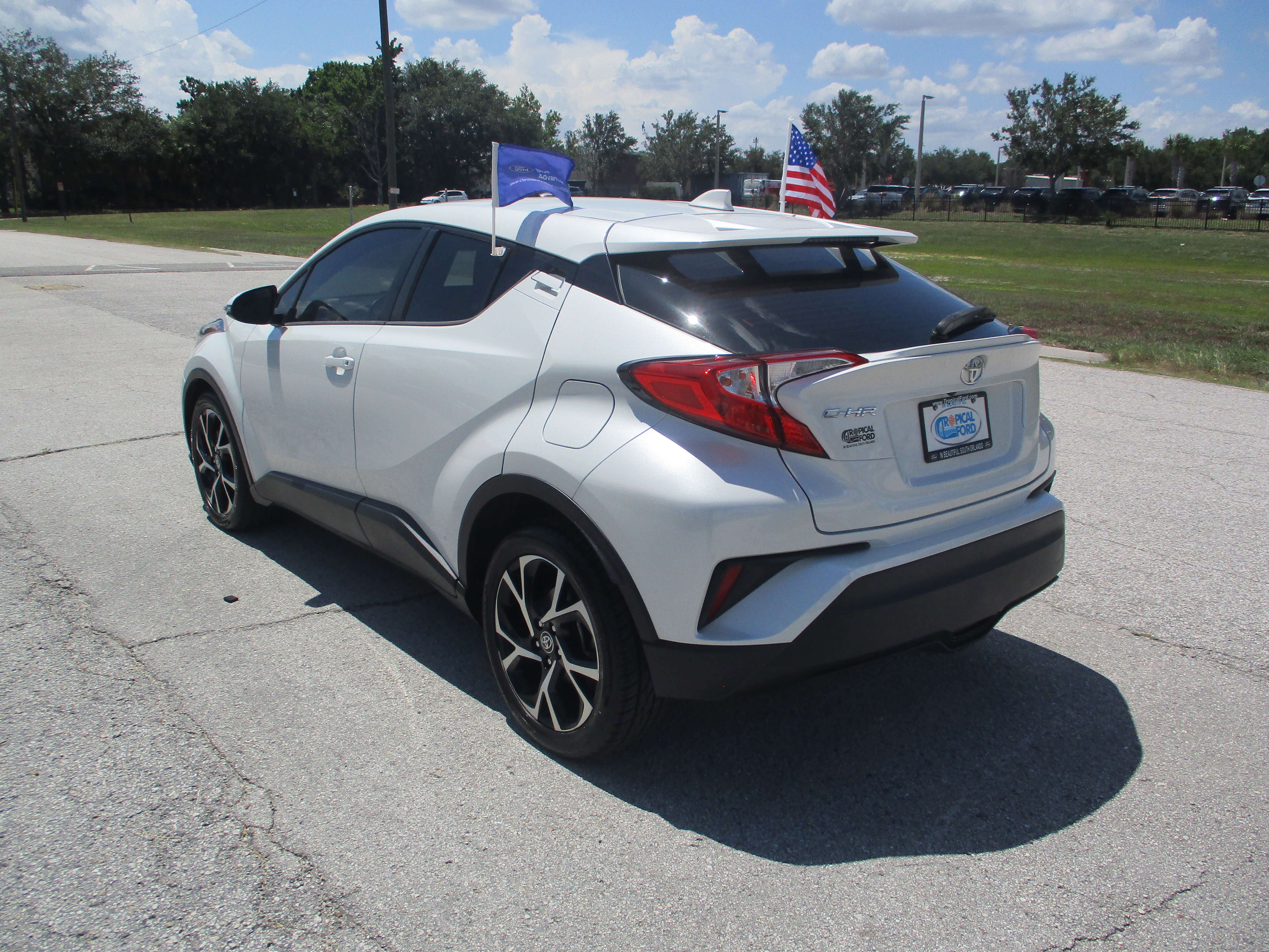 Used 2020 Toyota C-HR XLE FWD image 5