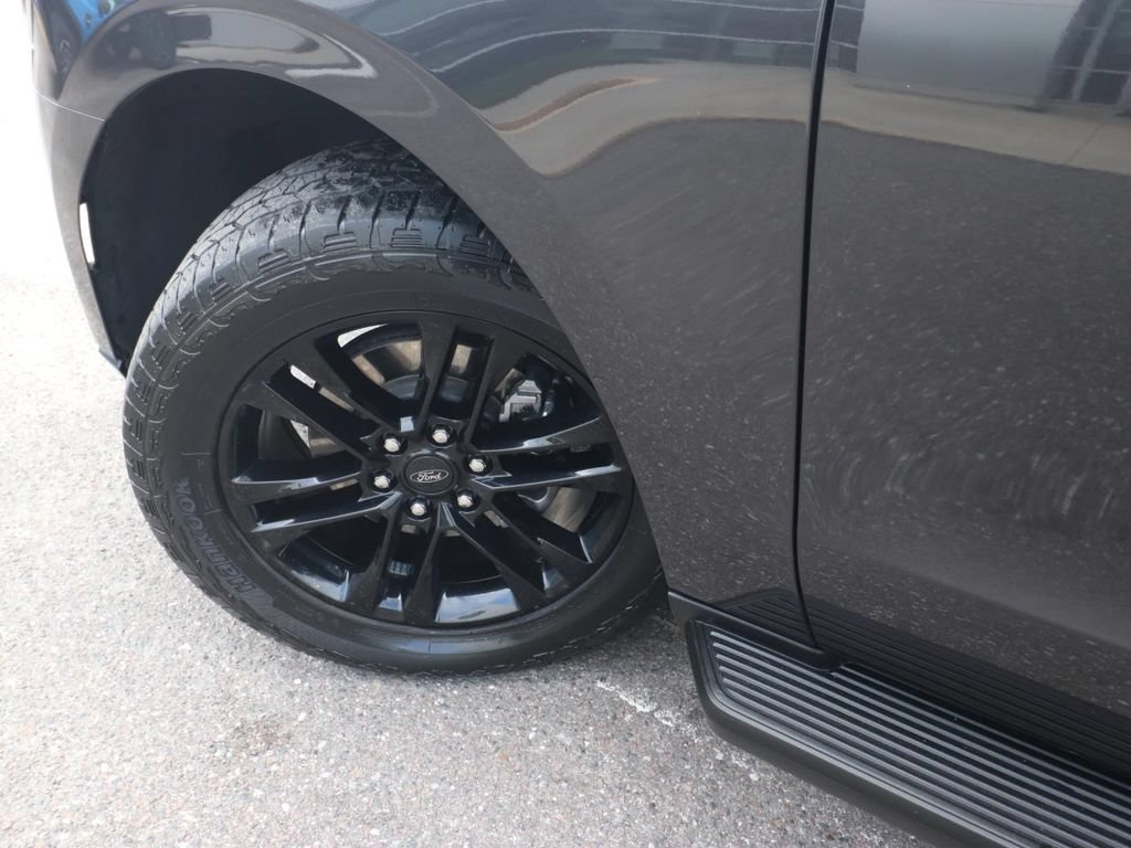 Certified 2024 Ford Expedition XLT RWD image 3